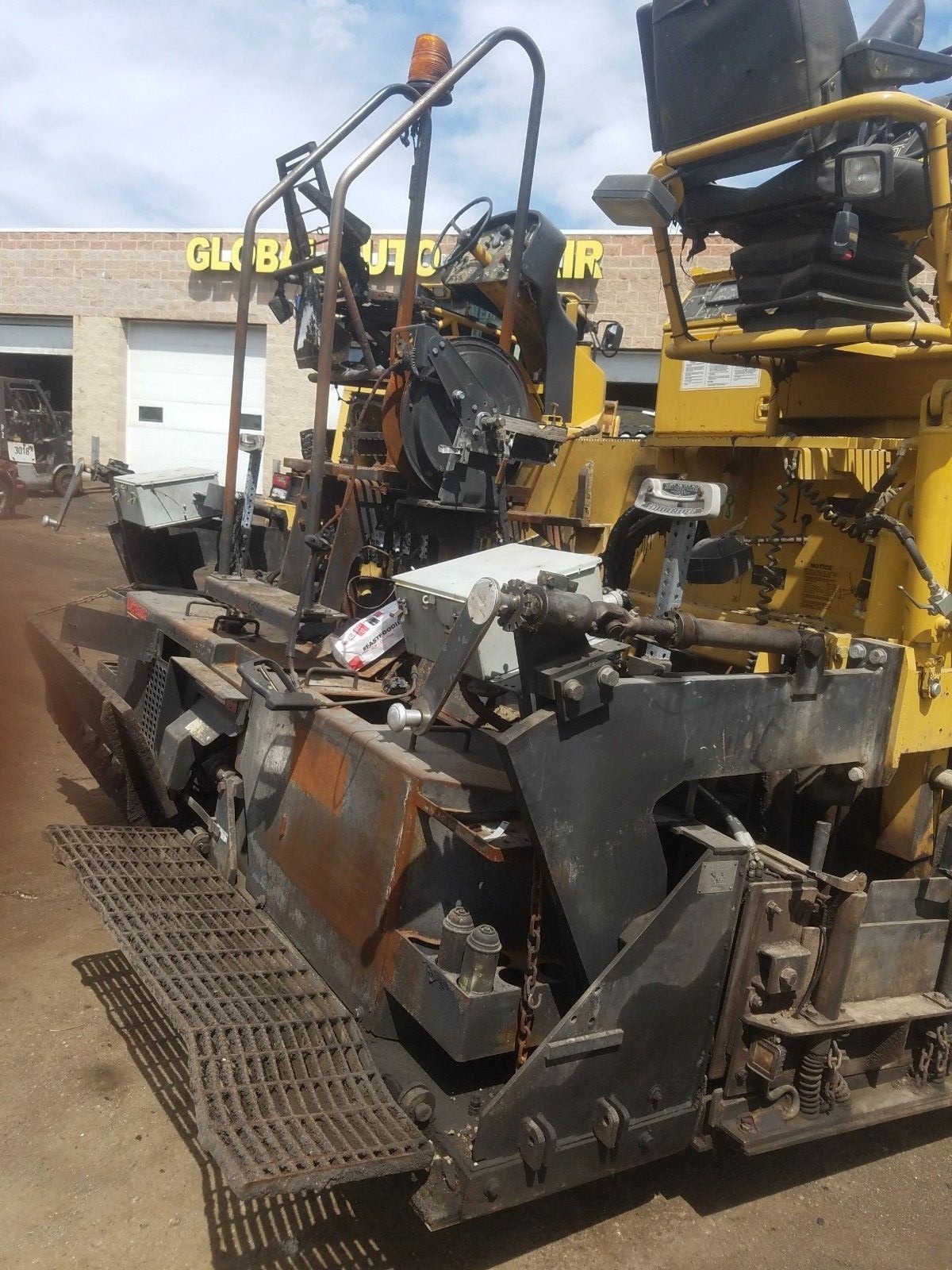 2008 CAT AP1055D ASPHALT MACHINE