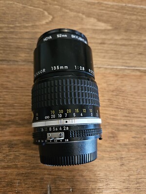 Vtg Nikon Nikkor 135mm 1:2.8 Camera Lens w/Caps Made in Japan