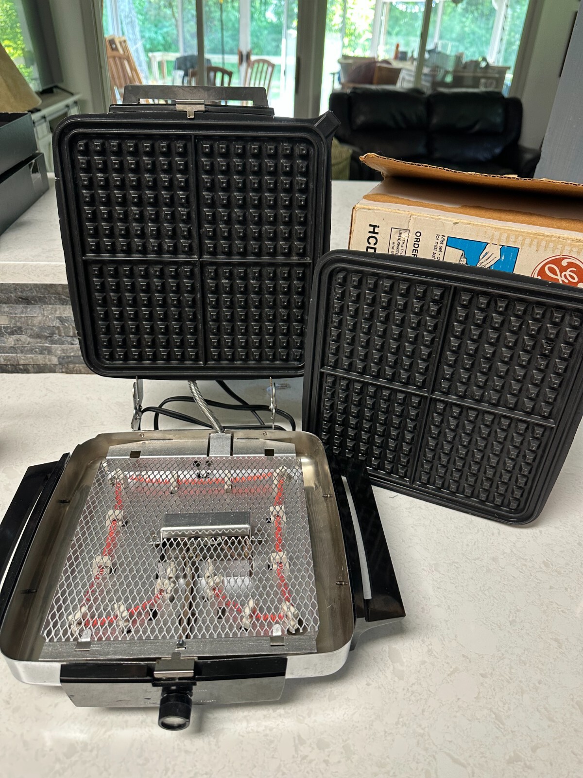 Farberware Removable Plate family size Waffler Grill model