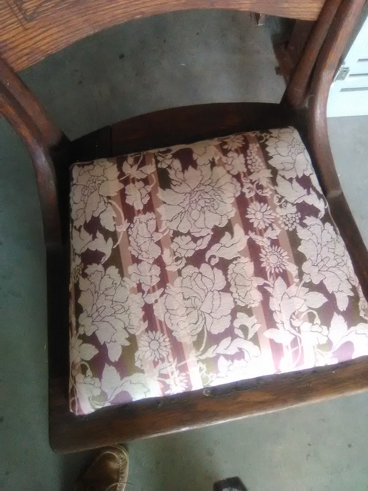 Antique rabbit-ear ladder-back oak chair