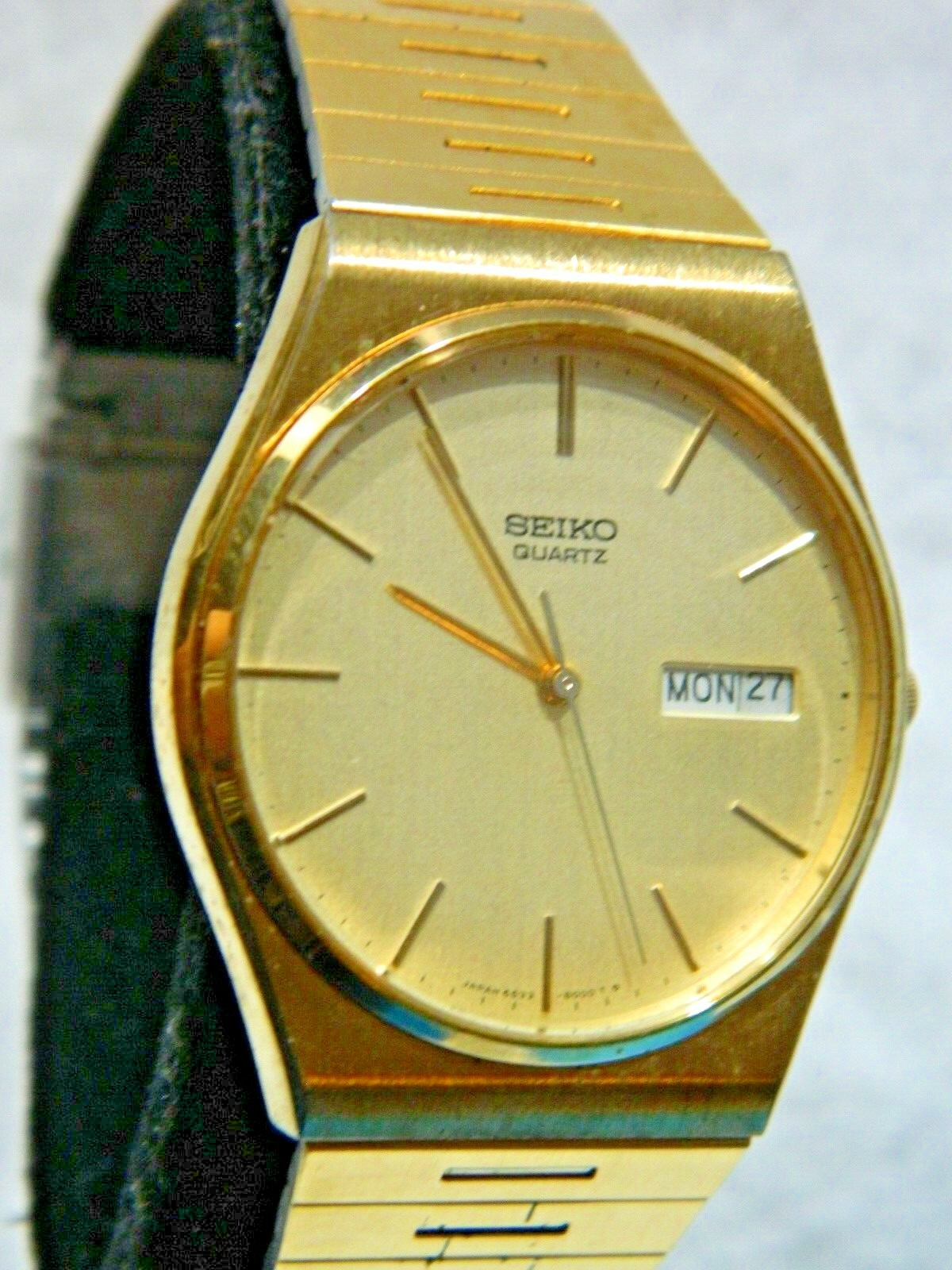 SEIKO DATE AND DAY GOLD TONE CASE AND BRACELET MODEL SEIKO DATE AND DAY GOLD TONE CASE AND BRACELET MODEL