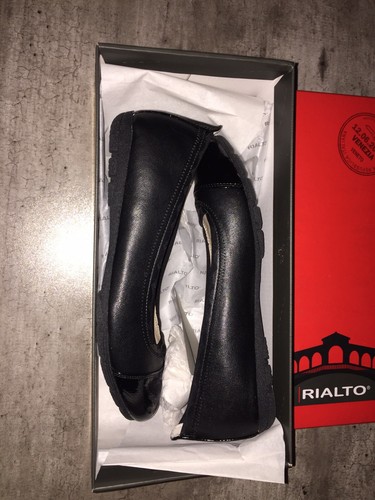 Rialto Women's Griffin Flats Black Size 6.5