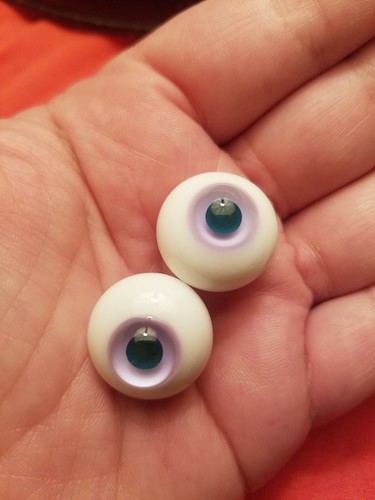 20mm Glass Doll Eyes, Light Lavender With Green Pupil