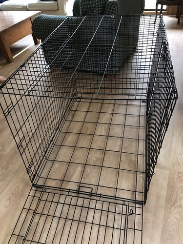 AmazonBasics 9001-48B Double-Door Folding 48