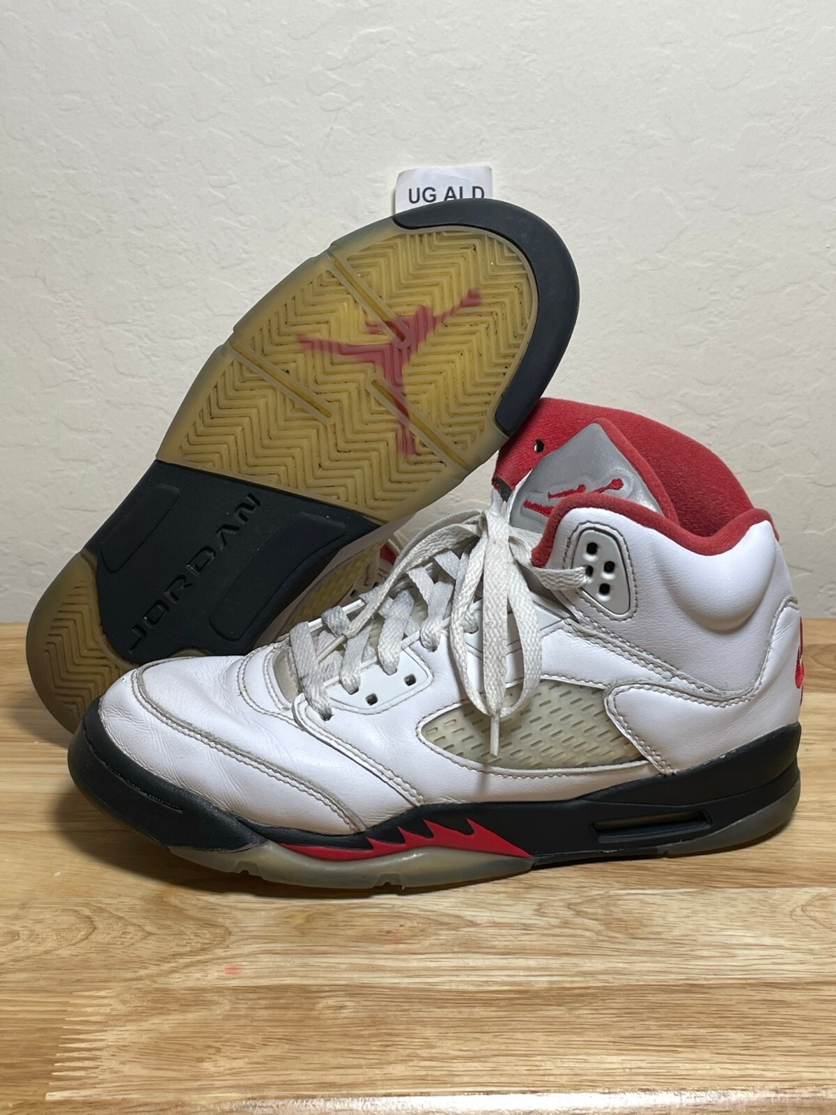 Nike Air Jordan 5 V Retro Fire Red Silver Tongue GS Size 5Y Nike Air Jordan 5 V Retro Fire Red Silver Tongue GS Size 5Y