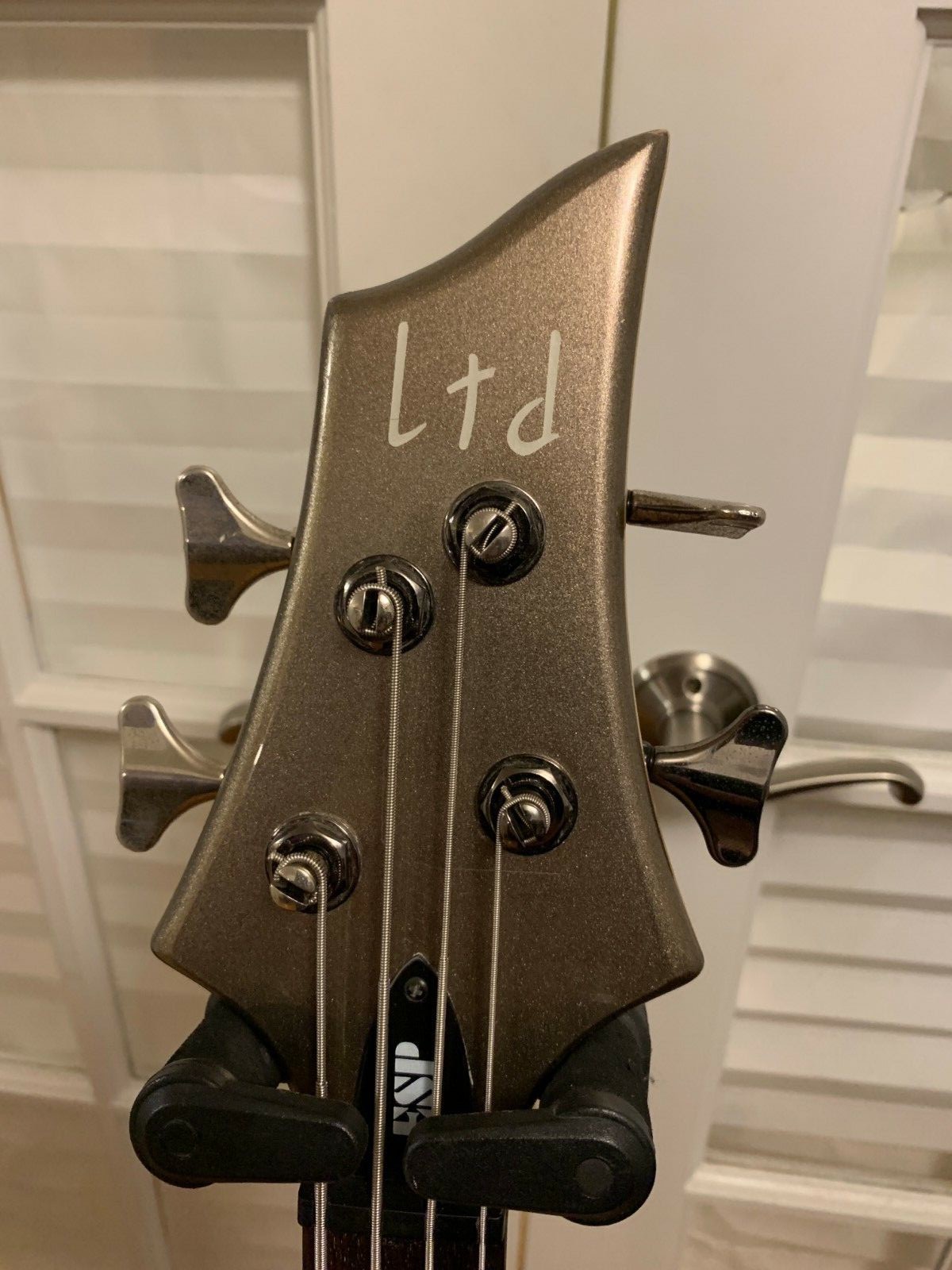 ESP LTD F-204 Bass Guitar EMG HZ Pickups NEW STRINGS Made in Korea