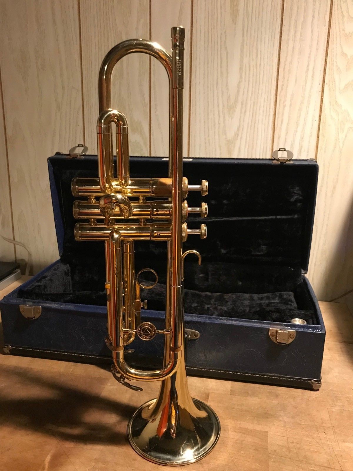 HOLTON T602R TRUMPET W/ CASE & BACH 7C MOUTHPIECE MADE IN JAPAN