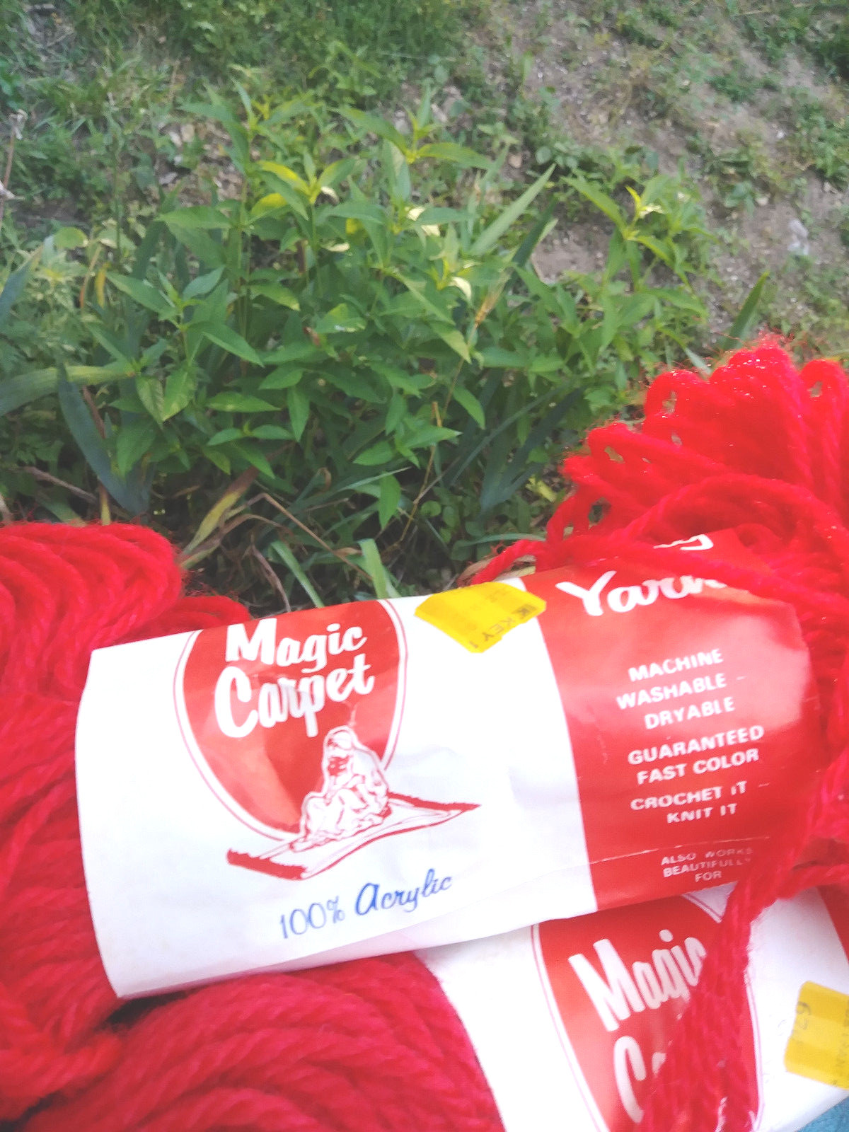 Craft Yarn 1lb 3oz Scarlet Majic Carpet Rug Yarn