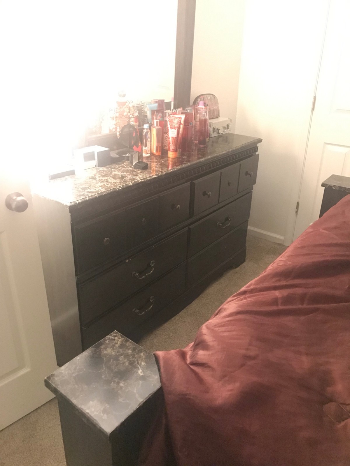 5 PIECE BEDROOM QUEEN/KING SET $1000
