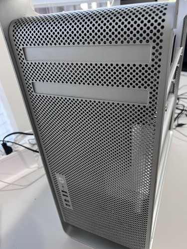 Apple Mac Pro 5,1 2010 Xeon 2.66GHz CX 8GB No HDD and Caddy