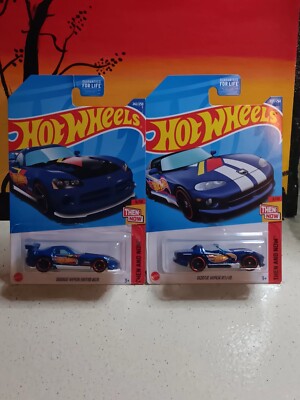 HOT WHEELS DODGE VIPER RT/10 AND VIPER SRT10 ACR Then and NOW. Damaged Card.