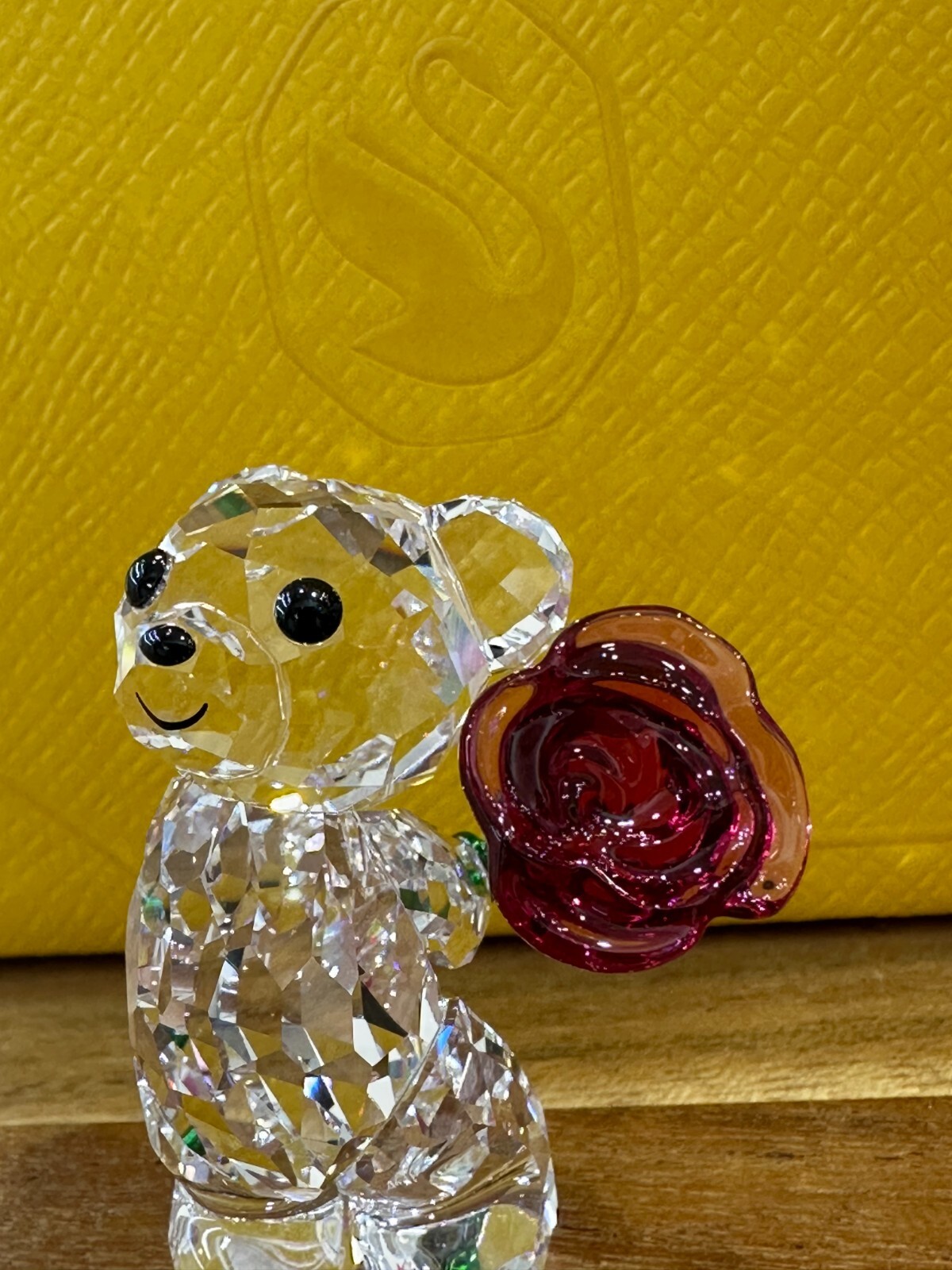 【SWAROVSKI】‎ Krisベア A Rose with Love Amazon.com: Swarovski Kris Bear A Rose with Love : Home