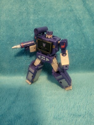 Hasbro Transformers Generations WFC Kingdom Core Soundwave Action Figure