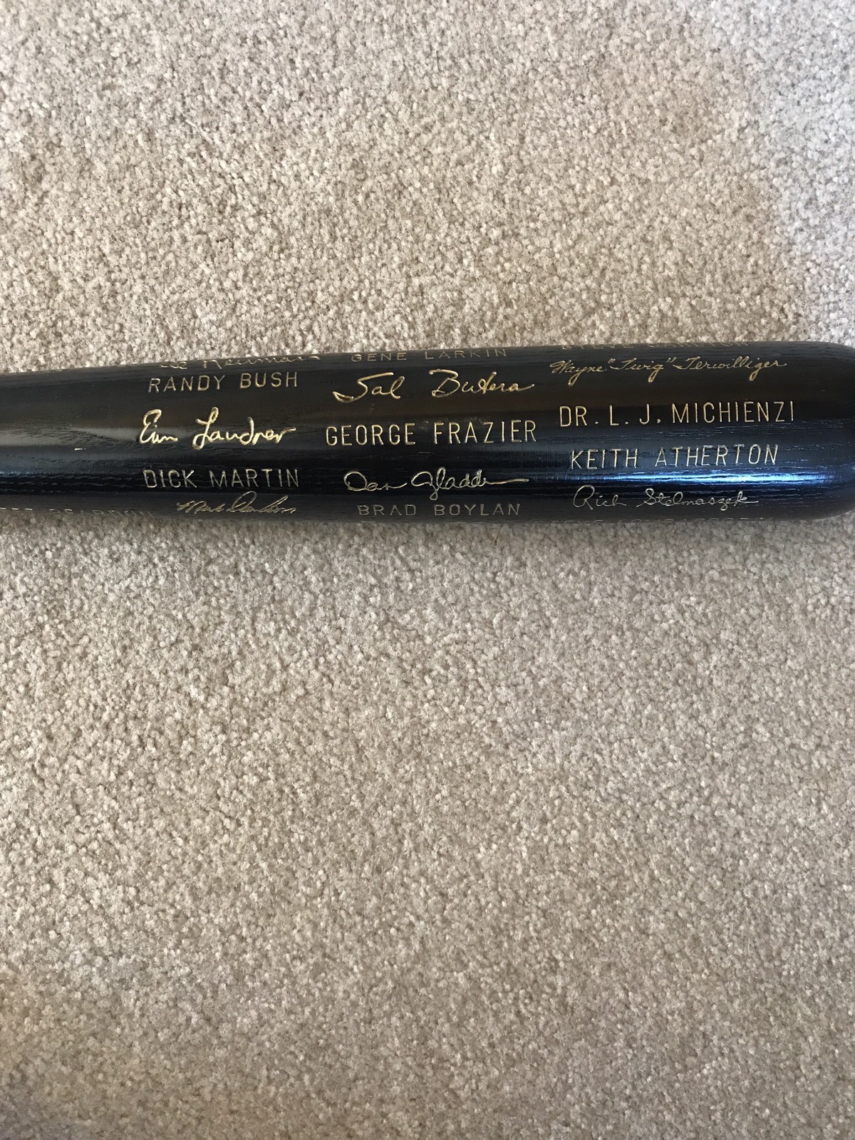 1987 MINNESOTA TWINS WORLD SERIES BLACK BAT PUCKET HRBEK BLYLEVEN CARLTON