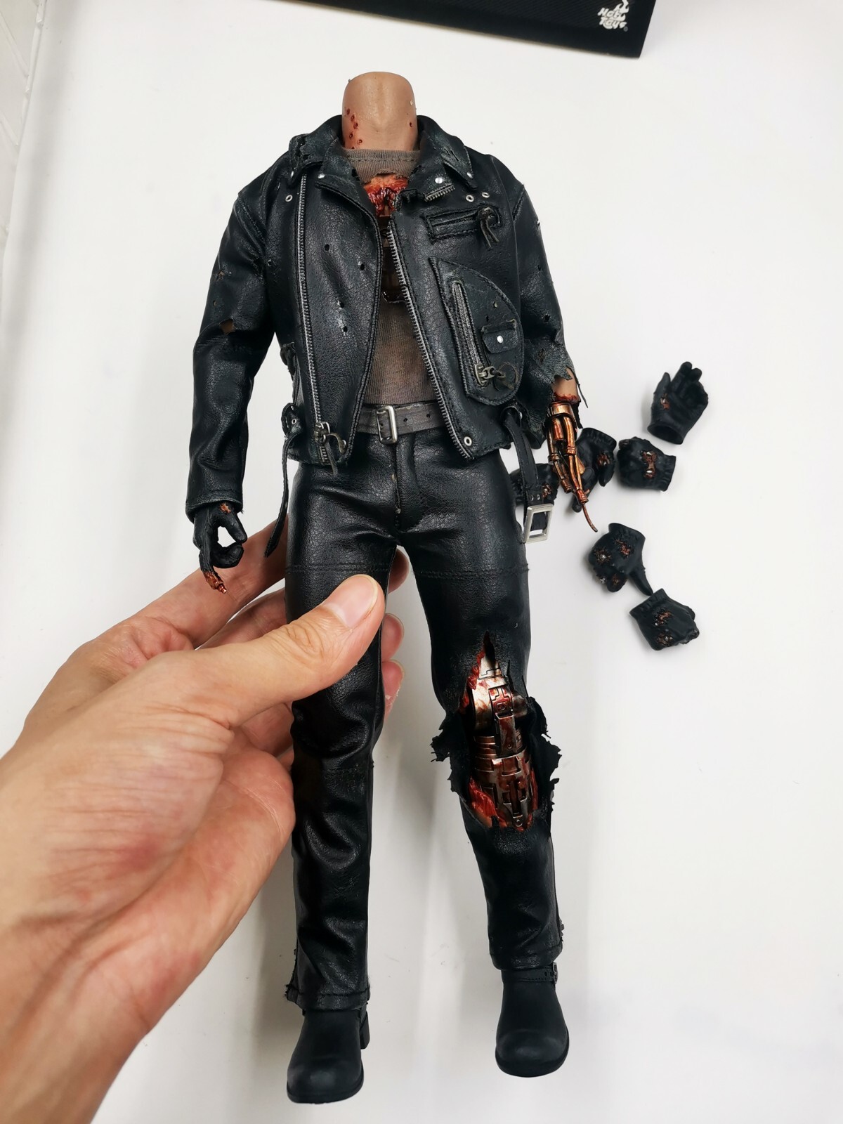 Used 1/6 T-800 Body Figure HotToys HT DX13 Terminator 2