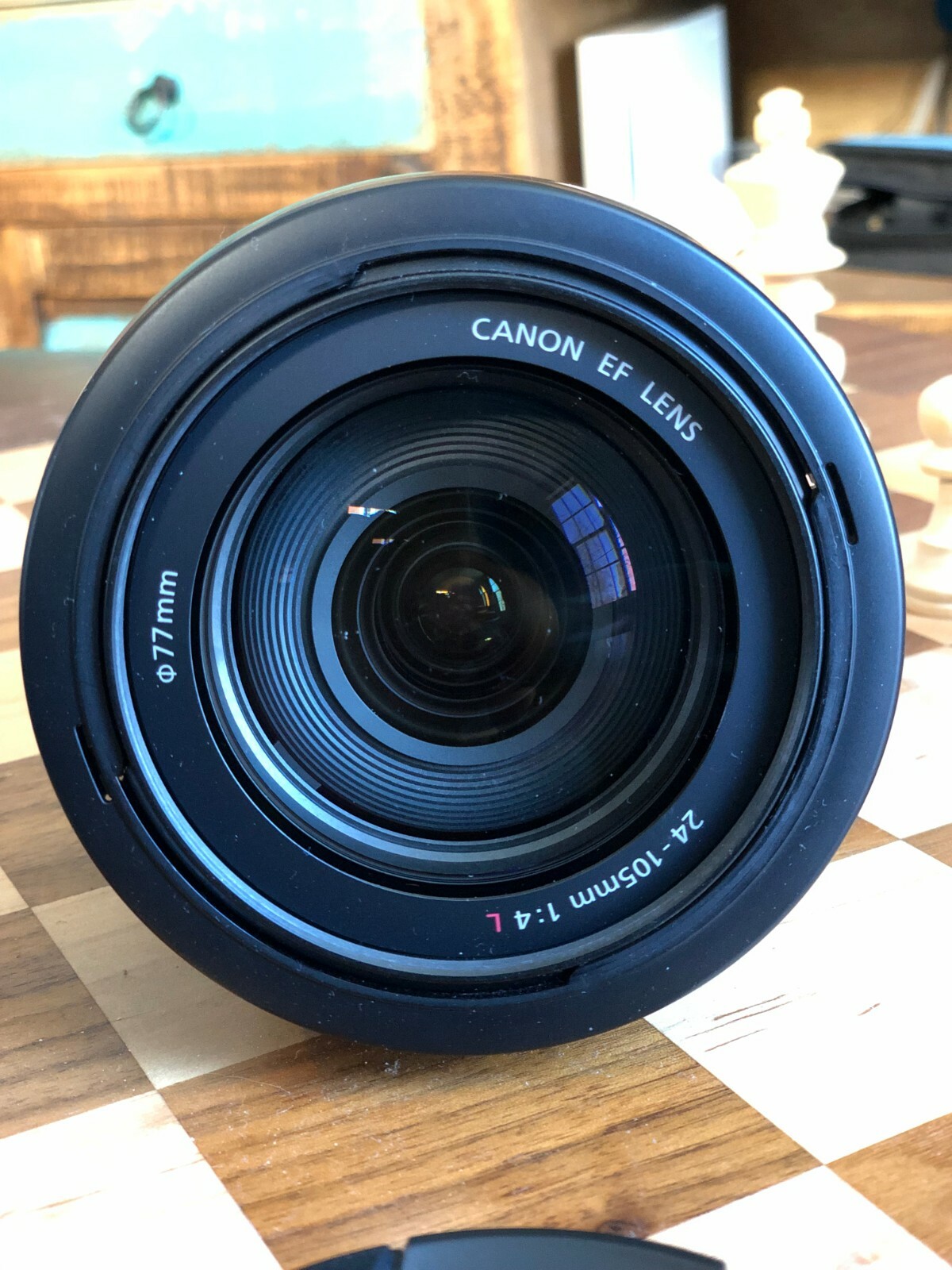 Canon EF 0344B002 24-105mm f/4 IS L AF USM Lens barely used, excellent condition