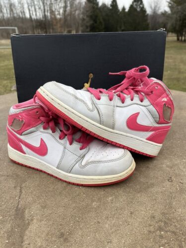 Nike Air Jordan 1 Mid GS Platinum Pink White 555112-109 Size Nike Air Jordan 1 Mid GS Platinum Pink White 555112-109 Size