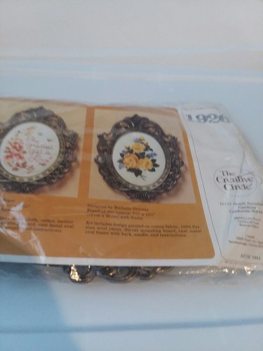 The Creative Circle Crewel Embroidery Kit Tea Roses No. 1926 Vintage 1983 W1