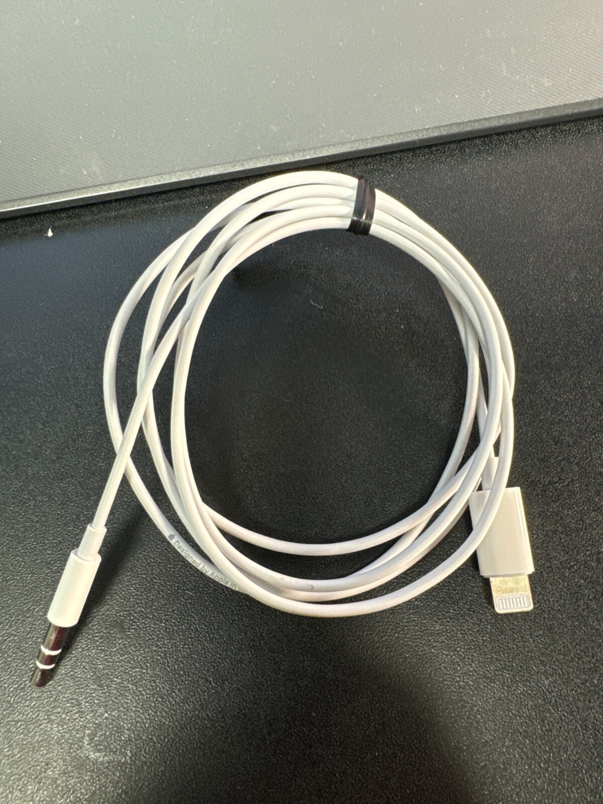 Genuine Apple - 3.94' Lightning to 3.5mm Audio Cable - White