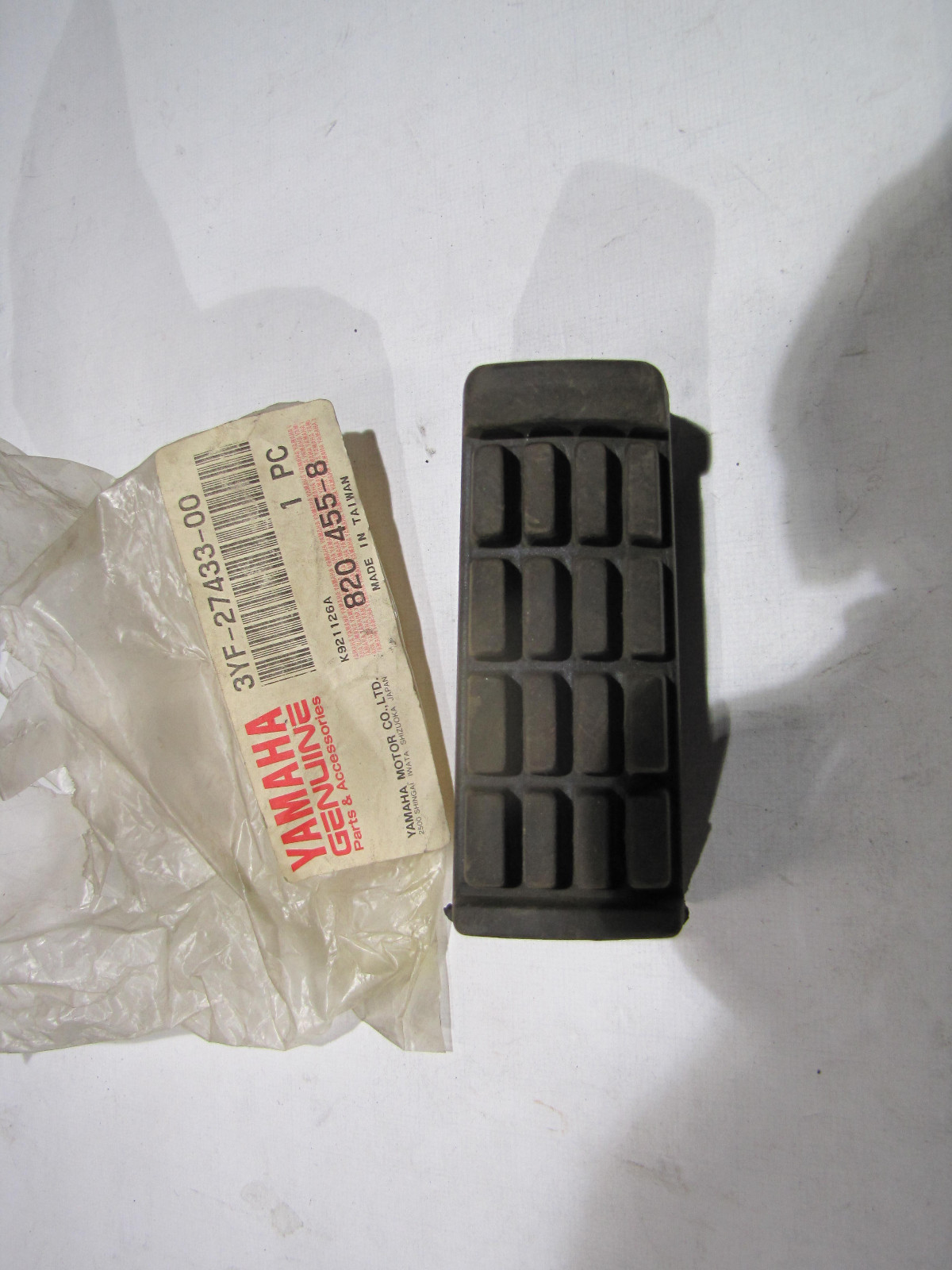 Footrest V L Original Kawasaki ZX1000 A2. 34028-1119 | eBay