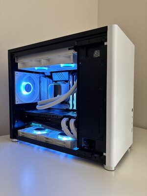 BEAUTIFUL HIGH END MINI GAMING PC