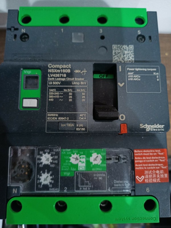 Disjoncteur Schneider