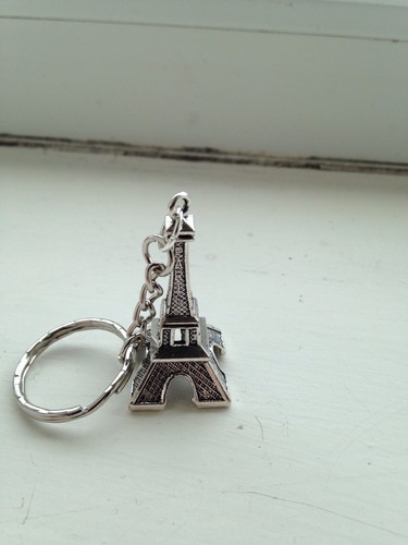 Eiffel tower shop keyring