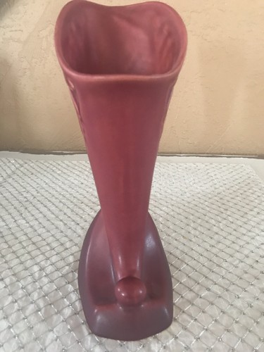 RED/ROSE CORNUCOPIA SILHOUETTE ROSEVILLE VASE, 721-8