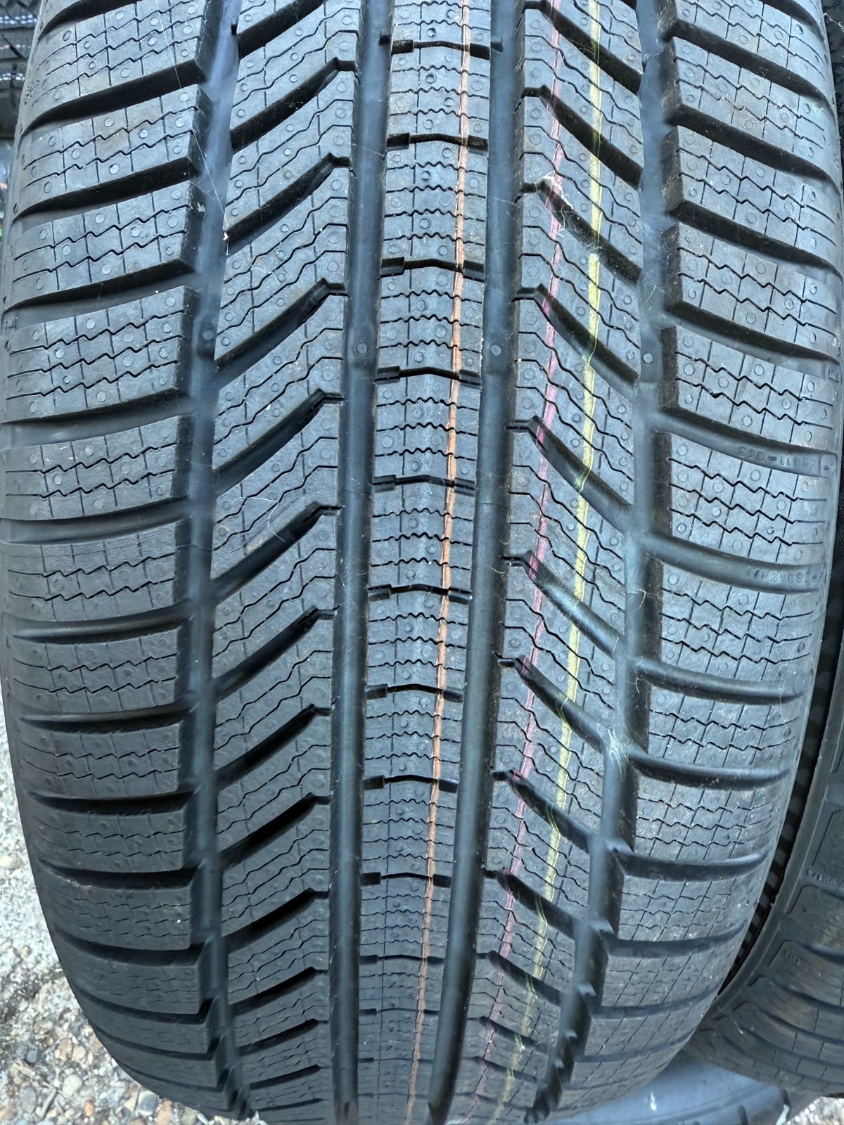 New 235 45 20 Continental, Winter, XL, M+S, 100V, x1 Tyre (F1_tyres) YD288