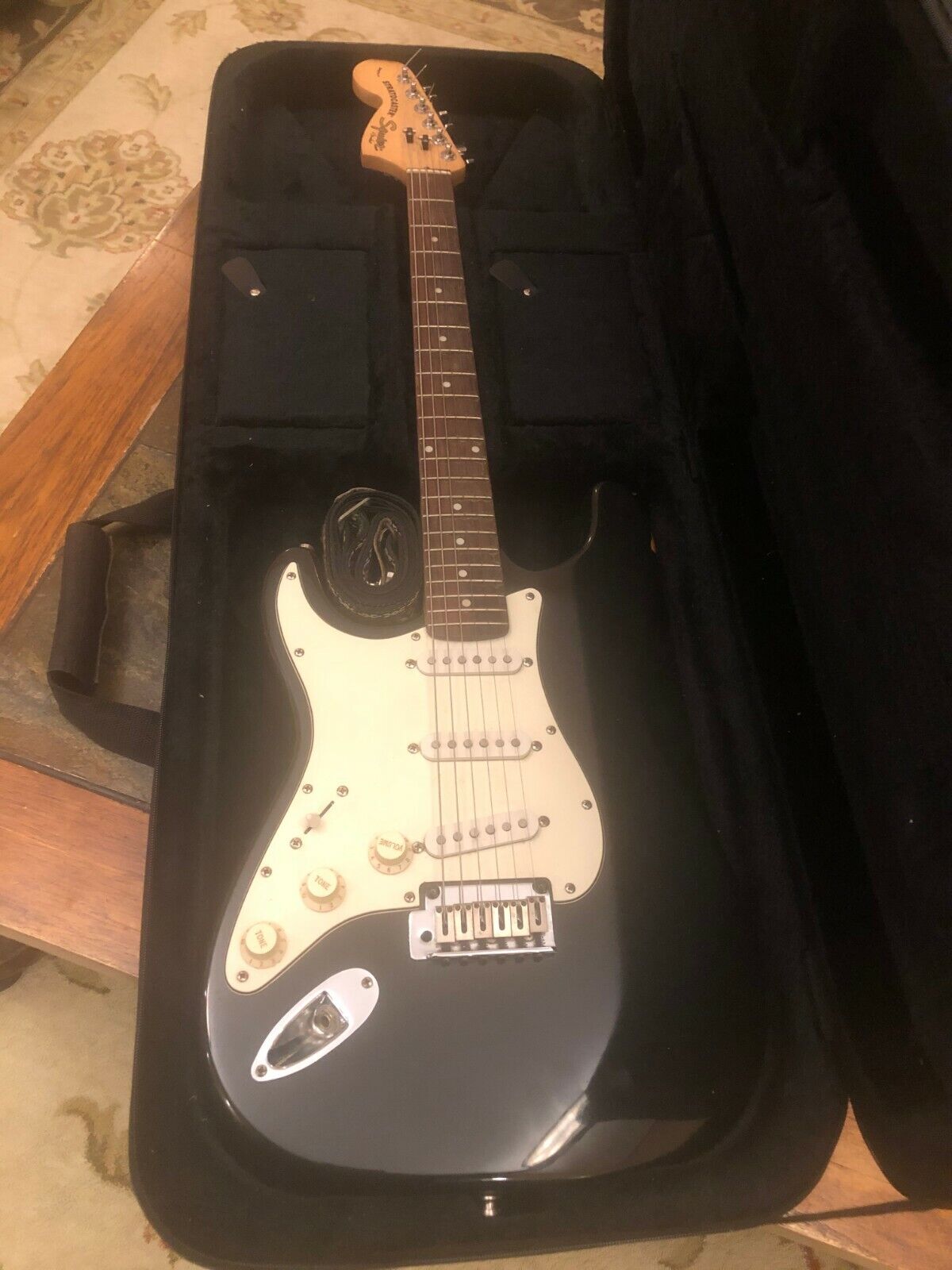 2002 Stratocaster Squier standard series Fender guitar black 2002 Stratocaster Squier standard series Fender guitar black