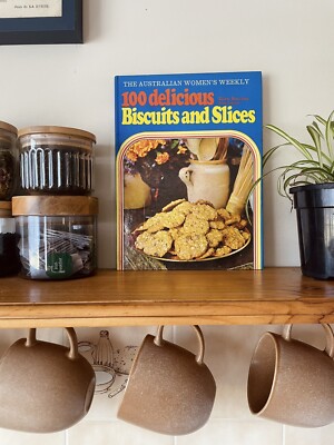 Vintage The Australian Women's Weekly 100 Delicious Biscuits and Slices 1970s