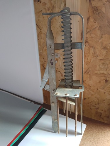 Sweeney Mole Trap |