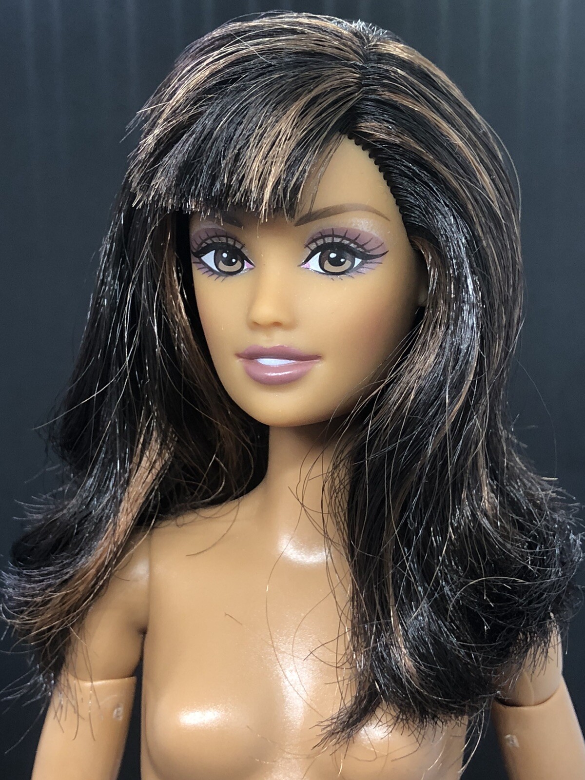 2005 Fashion Fever Tia Barbie Doll Made To Move Hispanic J1327 for OOAK Repaint