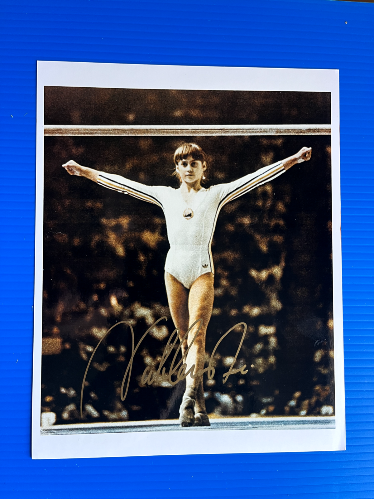 NADIA COMANECI - RUMANIAN GYMNAST  - EXCELLENT SIGNED COLOUR PHOTOGRAPH
