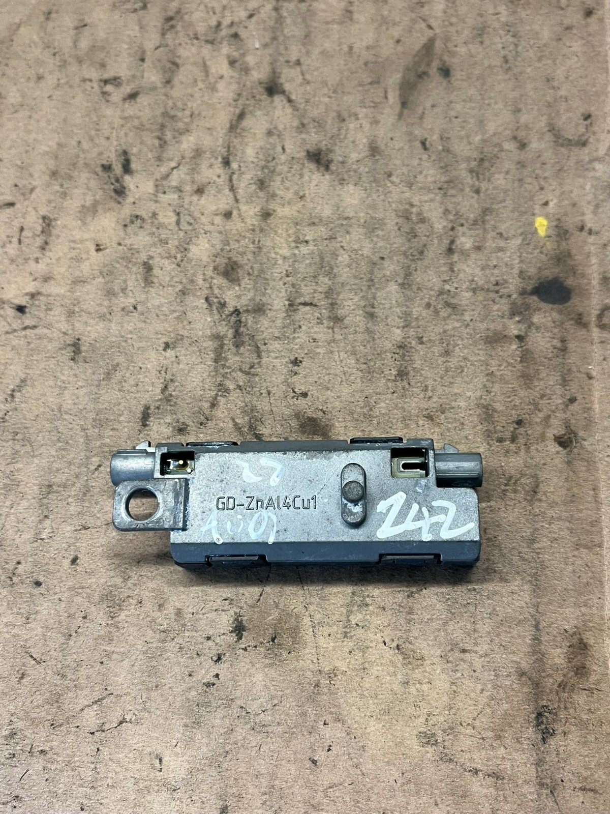 Audi A3 8P - Aerial Amplifier Booster 8P0035225B