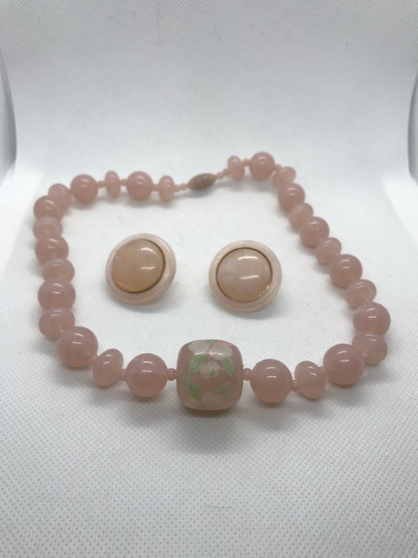 CHUNKY LIGHT PINK LUCITE PLASTIC BEAD 17.5