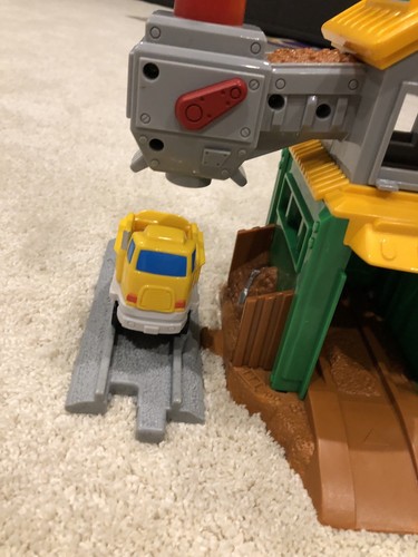 GeoTrax Load 'Em Up Gravel Co. B4340 Complete Tower Train Accessory Set