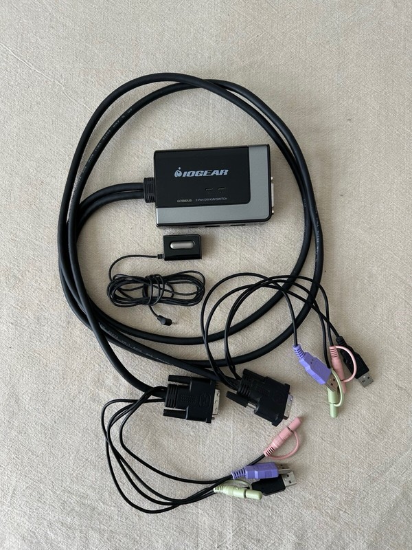 IOGEAR MiniView (GCS932UB) 2-Port DVI-D Audio & Mic USB Exte