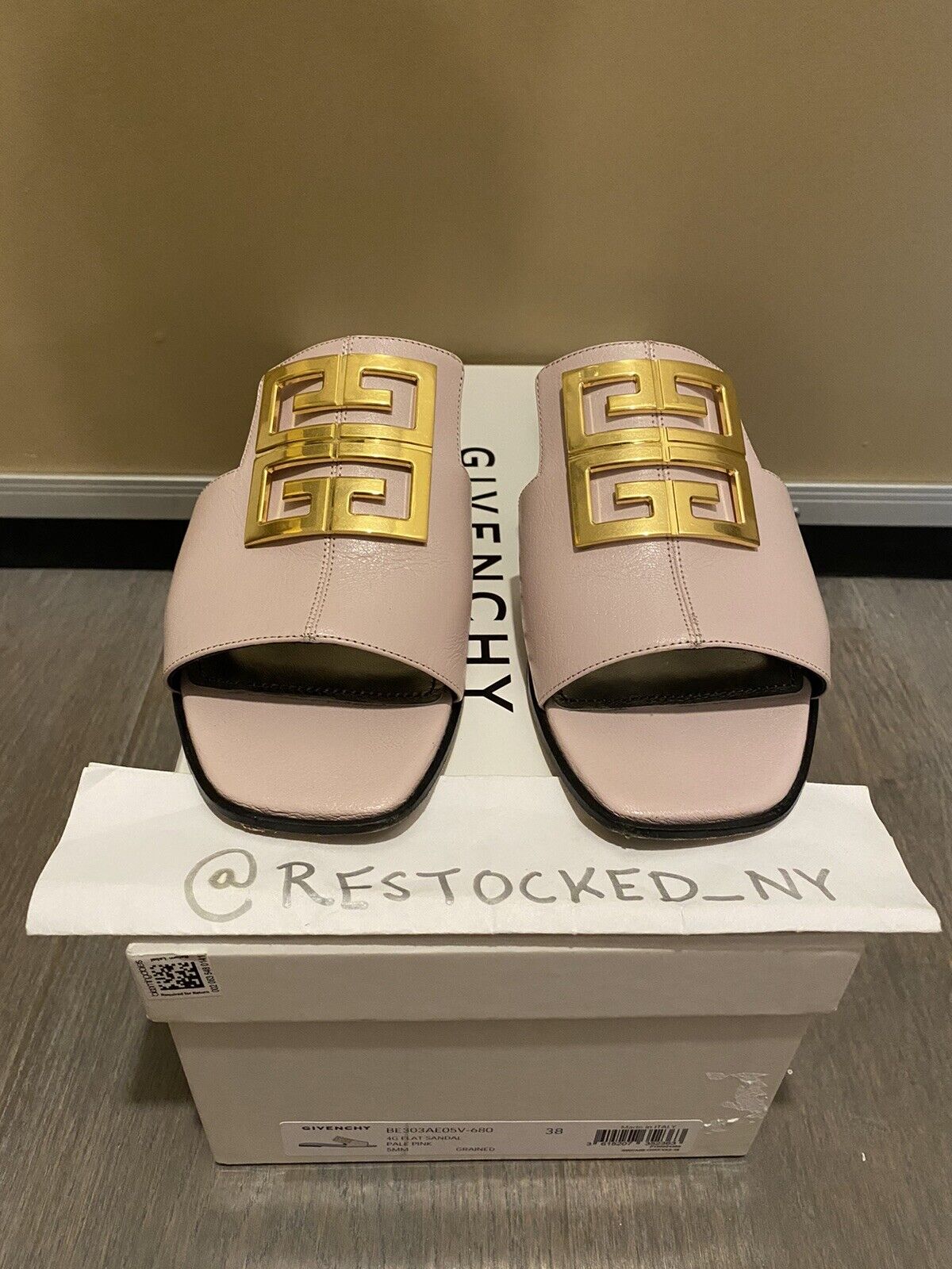 Givenchy 4G Logo Flat Leather Slide Sandals FR 38/ US 7.5 Givenchy 4G Logo Flat Leather Slide Sandals FR 38/ US 7.5