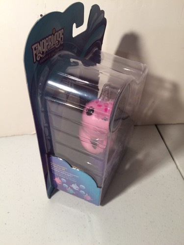 Fingerlings Baby Narwhal Rachel Light Mood Horn Flapping Tail