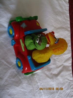 Sesame Street Wind Up Jalopy Car Big Bird, Ernie & Oscar RARE Toy