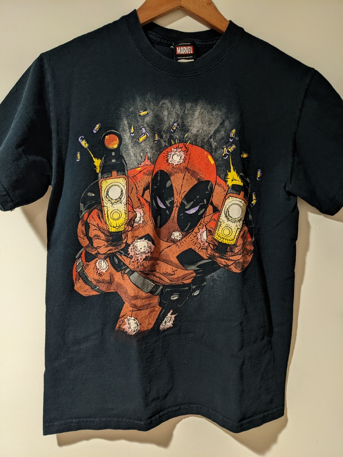Vintage Y2K Deadpool Marvel Comic Mad Engine Black Small T