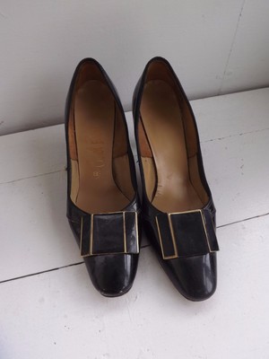 1960s Black Pumps Heels Vintage Classic Shoes 5 1/2 Carol Brent Patent Career