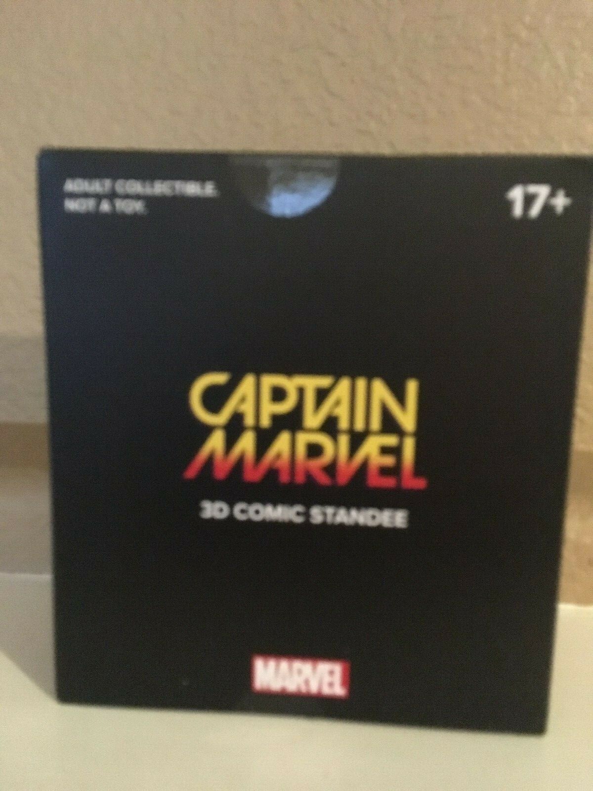 New in Sealed Box Lootcrate Exclusive Captain Marvel 3D Comic Standee 2019 17+
