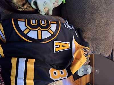 Patrice bergeron assistant captain jersey hotsell