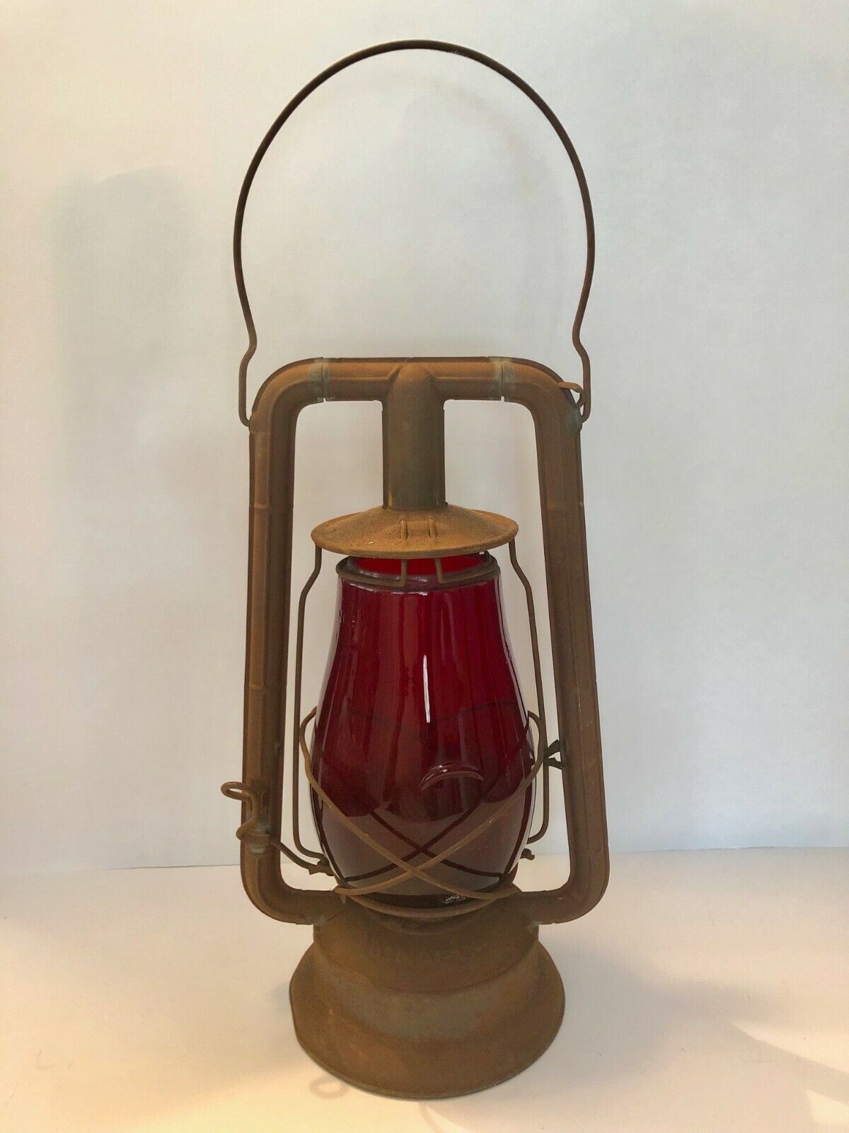 Antique Lantern DIETZ MONARCH Vintage Kerosene Lamp Red Antique Lantern DIETZ MONARCH Vintage Kerosene Lamp Red
