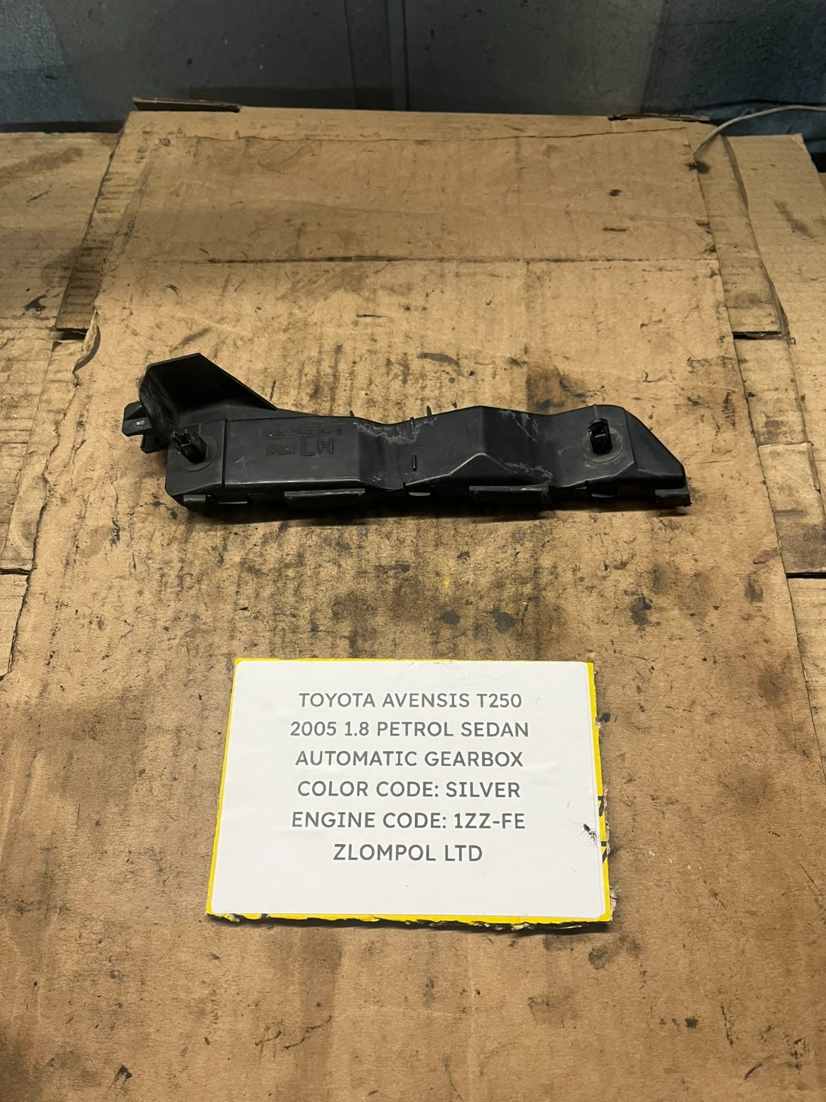 TOYOTA AVENSIS T250 2005 1.8 P - Near Side Front Bumper Bracket 52536-05020-C