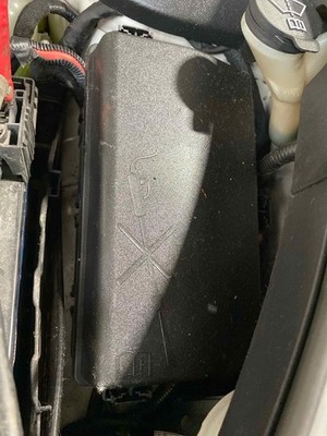 10 11 CADILLAC SRX Engine Fuse Relay Box