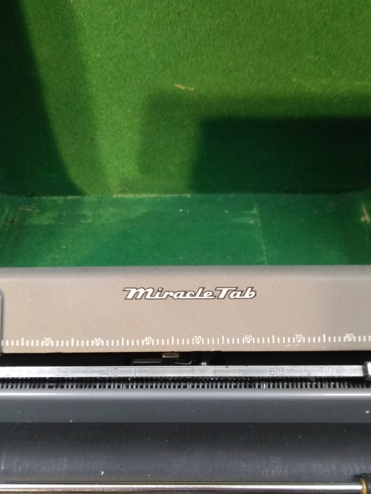 Remington Quite-Riter Typewriter & Hard case w/ Key & Manual Green Works Great!