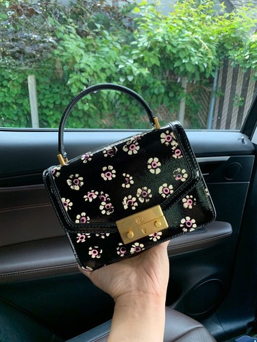関税込☆TORY BURCH☆JULIETTE MIXED MATERIAL MINI BAG Tory Burch Juliette Mixed Material Mini Satchel